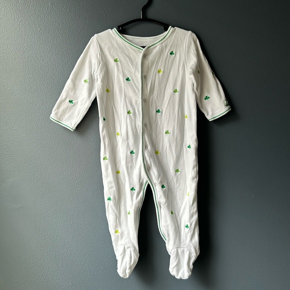 ☘️Carter’s My 1st St Paddy’s Day White Green Footie onesie shamrock 9 months - Picture 1 of 9